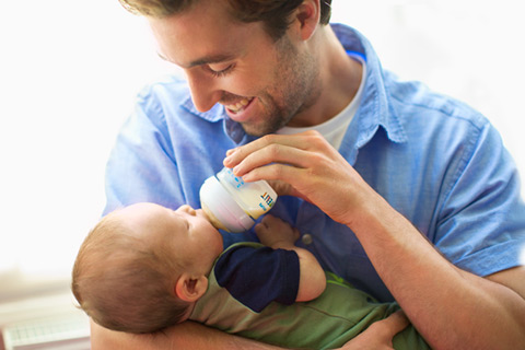 How to Bottle Feed a Newborn Baby